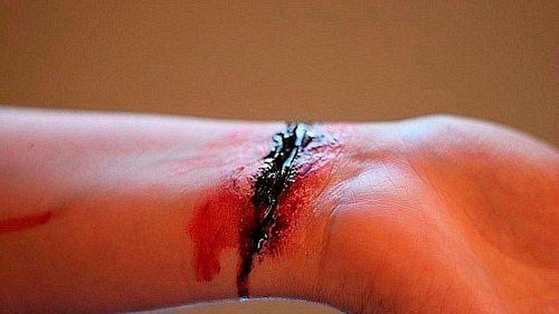 Россиянин перерезал себе вены в суде Одессы