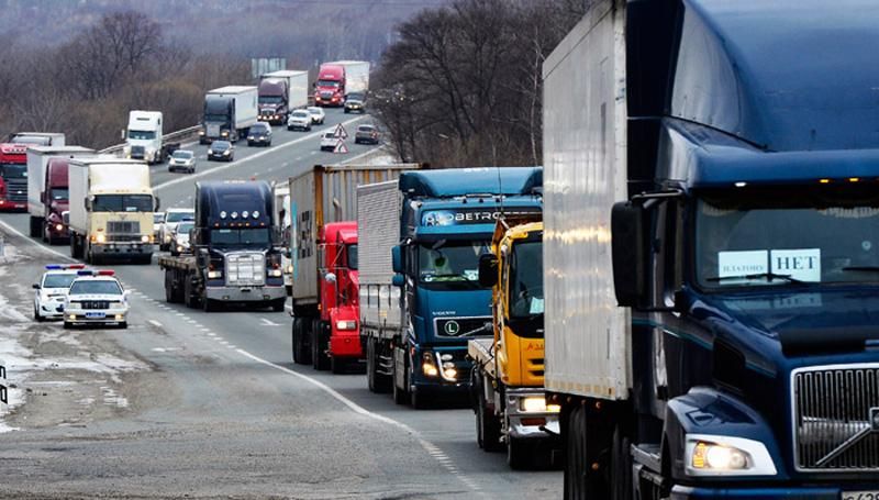 Дальнобойщикам в России уменьшили суммы штрафов в 100 раз Дальнобойщикам в России уменьшили суммы штрафов в 100 раз