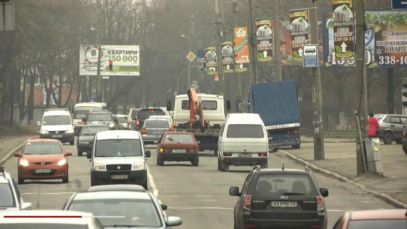 Кияни вважають, що зовнішня реклама псує історичне обличчя столиці Кияни вважають, що зовнішня реклама псує історичне обличчя столиці