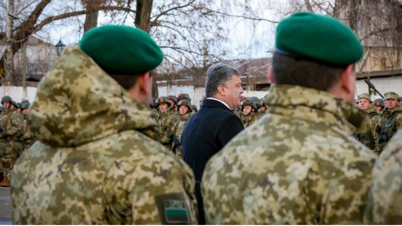 Порошенко извинился за свои слова о волонтерах Порошенко извинился за свои слова о волонтерах