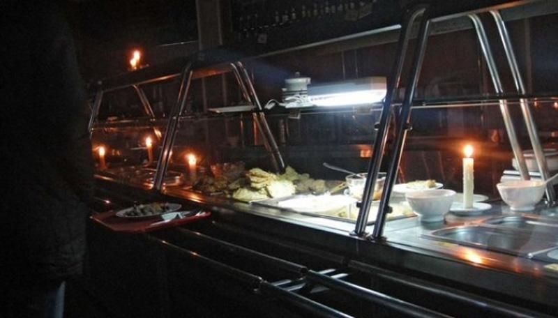 Росіяни масово скасовують новорічні поїздки у знеструмлений Крим Росіяни масово скасовують новорічні поїздки у знеструмлений Крим