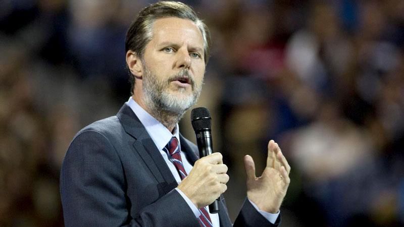 Очільник одного з американських вишів дозволив студентам використовувати вогнепальну зброю Очільник одного з американських вишів дозволив студентам використовувати вогнепальну зброю