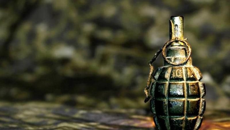 За крок до нещастя: у Києві посеред вулиці знайшли боєприпас За крок до нещастя: у Києві посеред вулиці знайшли боєприпас