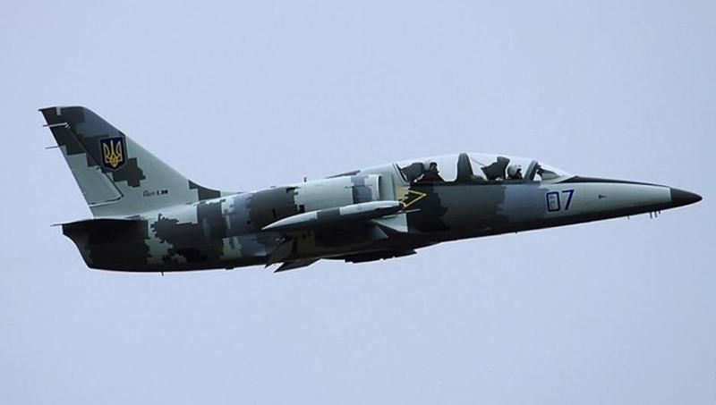 В Одессе презентовали модернизированный самолет для ВСУ В Одессе презентовали модернизированный самолет для ВСУ