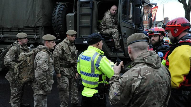 Британию накрыл мощный шторм: затоплены города Британию накрыл мощный шторм: затоплены города