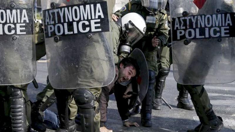 Ночные столкновения в Греции: полиция применила слезоточивый газ