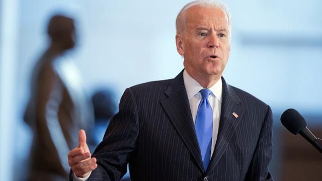 Заместитель Обамы прилетел в Киев Заместитель Обамы прилетел в Киев