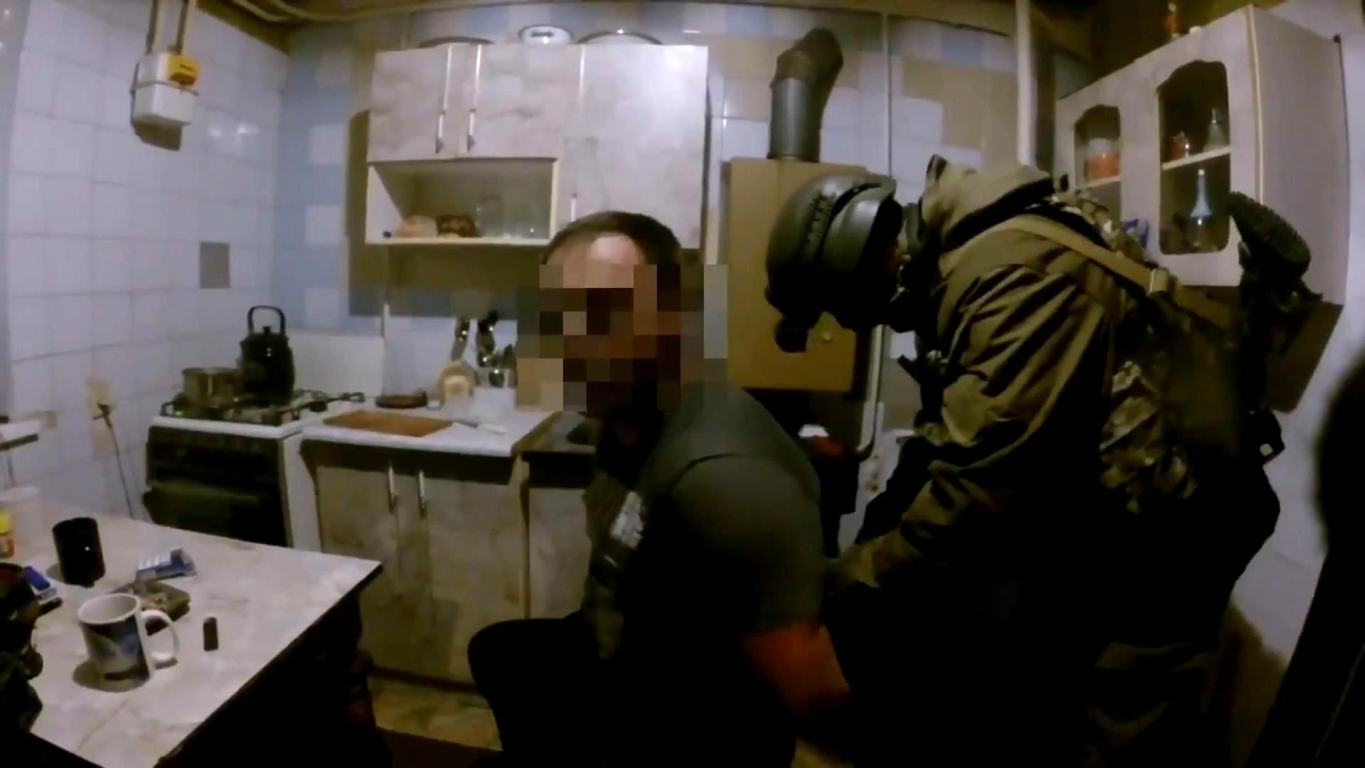 СБУ затримала чоловіка, який три місяці "зливав" дані про сили АТО СБУ затримала чоловіка, який три місяці "зливав" дані про сили АТО