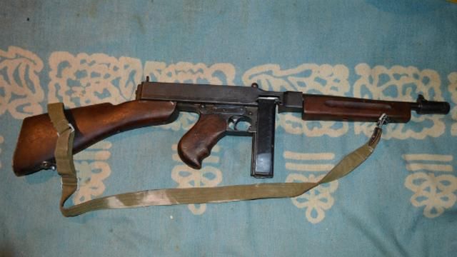 В Донецкой области у мужчины нашли раритетный автомат В Донецкой области у мужчины нашли раритетный автомат