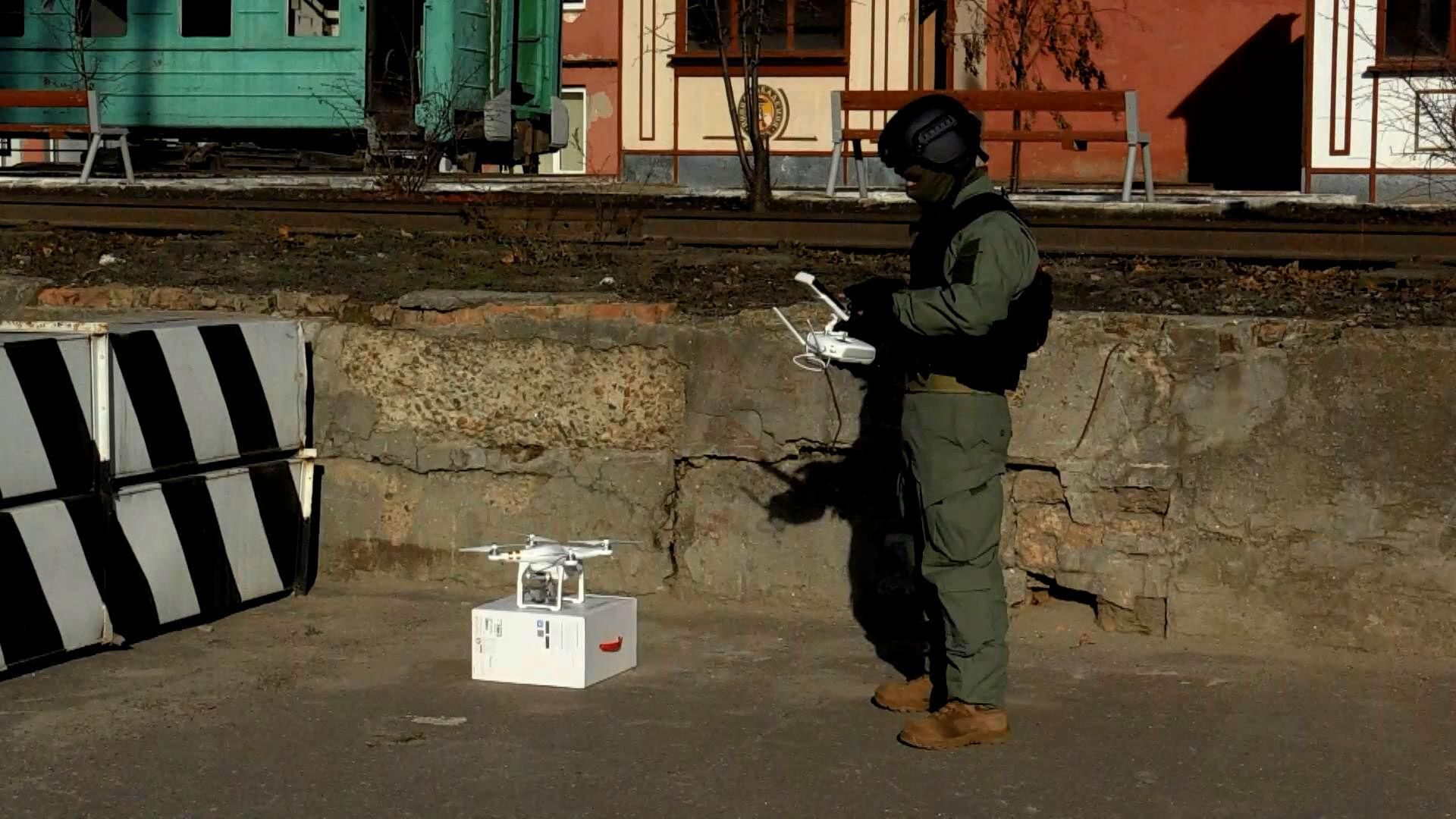 Поліція штурмувала вагон з заручниками — навчання в Одесі Поліція штурмувала вагон з заручниками — навчання в Одесі