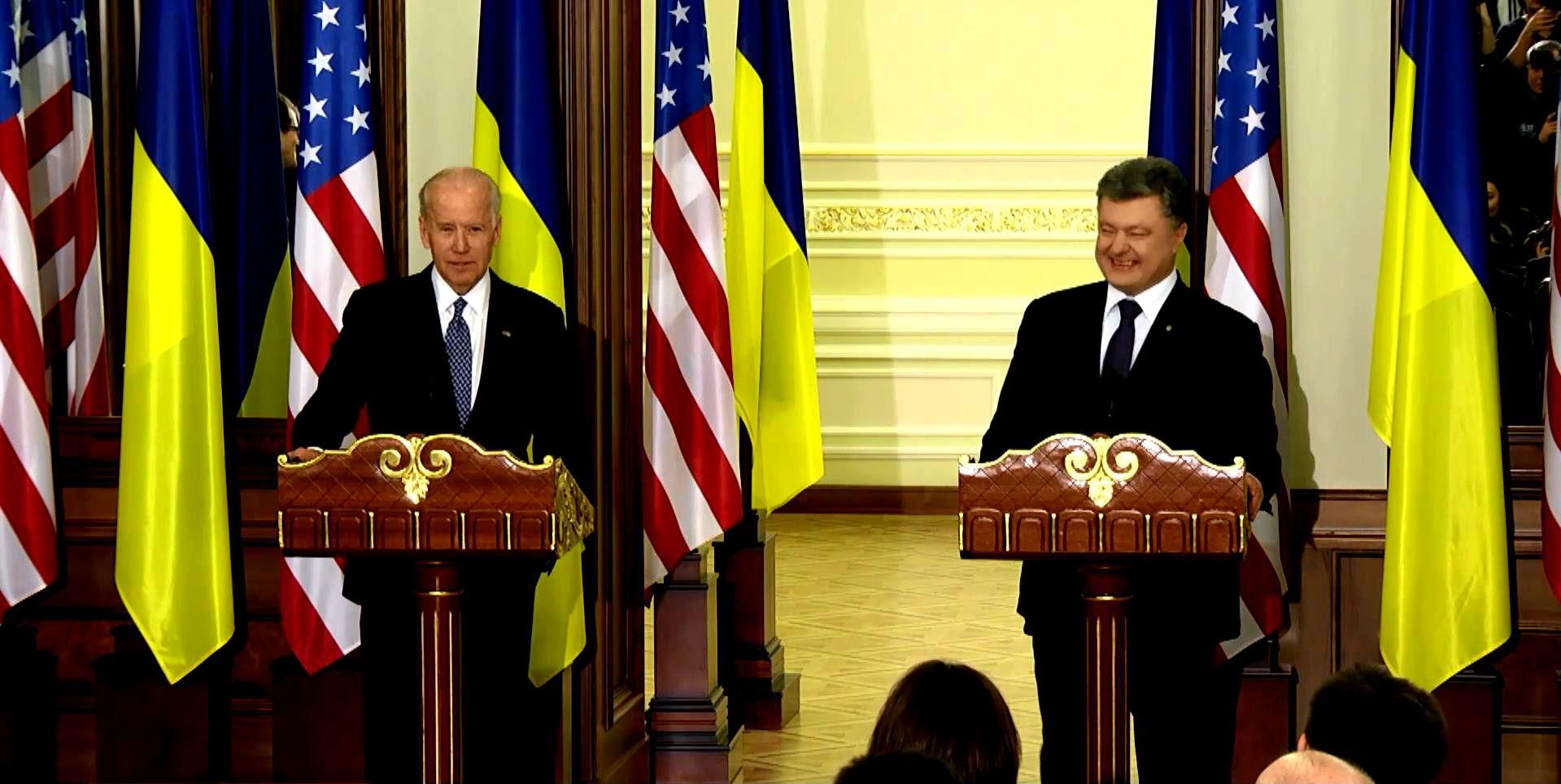 Эксперты говорят, что Байден имеет компромат на украинских политиков Эксперты говорят, что Байден имеет компромат на украинских политиков