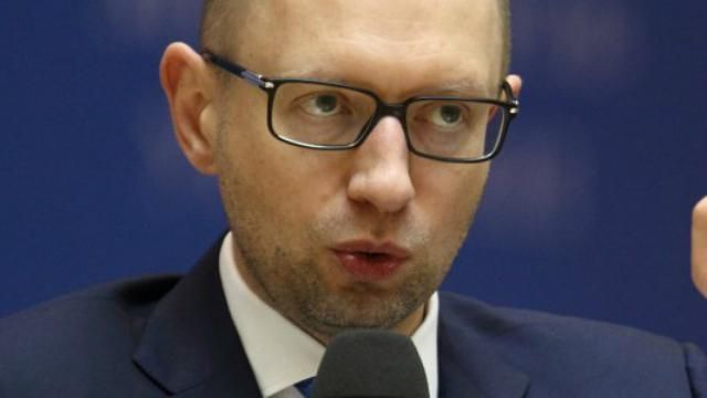 Чого не зробиш заради євроінтеграції: поцілунок Яценюка підірвав мережу Чого не зробиш заради євроінтеграції: поцілунок Яценюка підірвав мережу