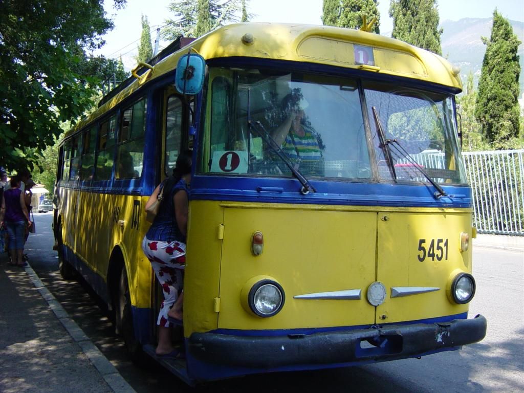 Третина тролейбусів Севастополя вийшла на лінію
