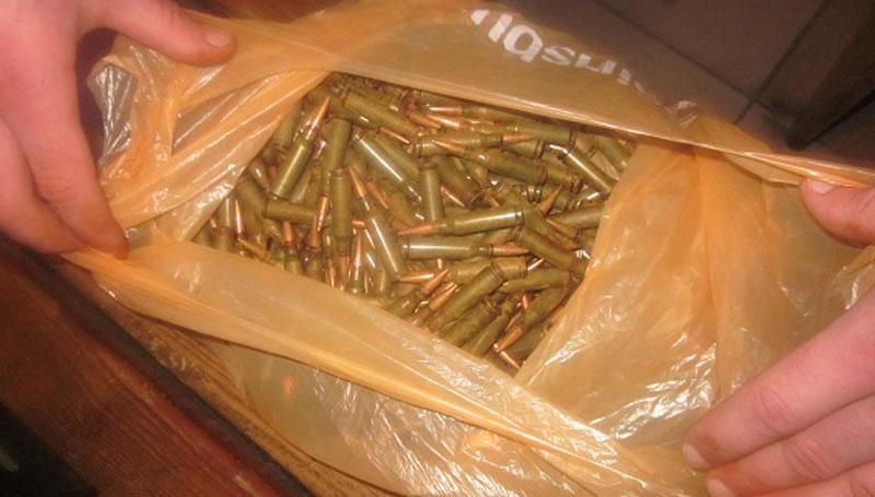 В Киеве в метро задержали мужчину с набором гранат и патронов В Киеве в метро задержали мужчину с набором гранат и патронов