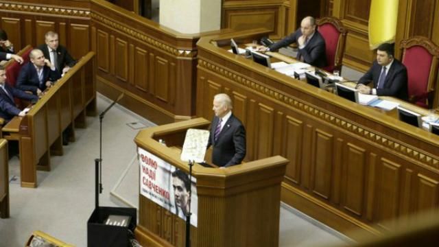 Цілий світ спостерігає за вами — Байдену в Раді аплодували стоячи Цілий світ спостерігає за вами — Байдену в Раді аплодували стоячи