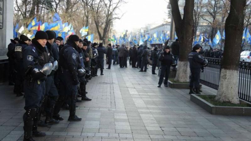 Мітингувальники під Радою раптово розійшлись після виступу Байдена