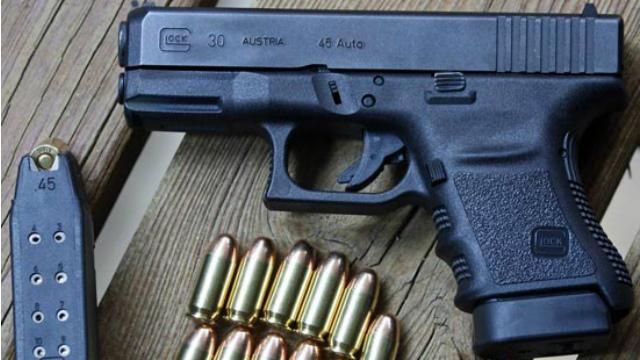 Украинец пытался пронести пистолет на борт самолета Украинец пытался пронести пистолет на борт самолета