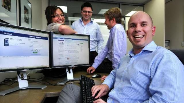 Половину українців відволікає від роботи Facebook, — дослідження Половину українців відволікає від роботи Facebook, — дослідження