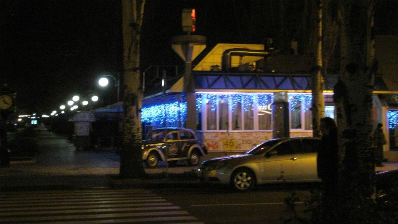 Как украшают оккупированный Донецк к Новому году