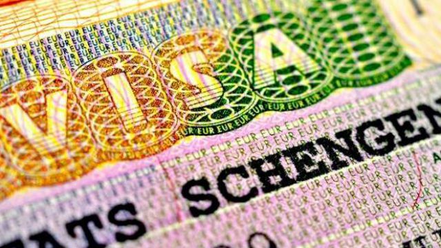 Європа скасує візи для українців у середині 2016, — джерело в Брюсселі Європа скасує візи для українців у середині 2016, — джерело в Брюсселі