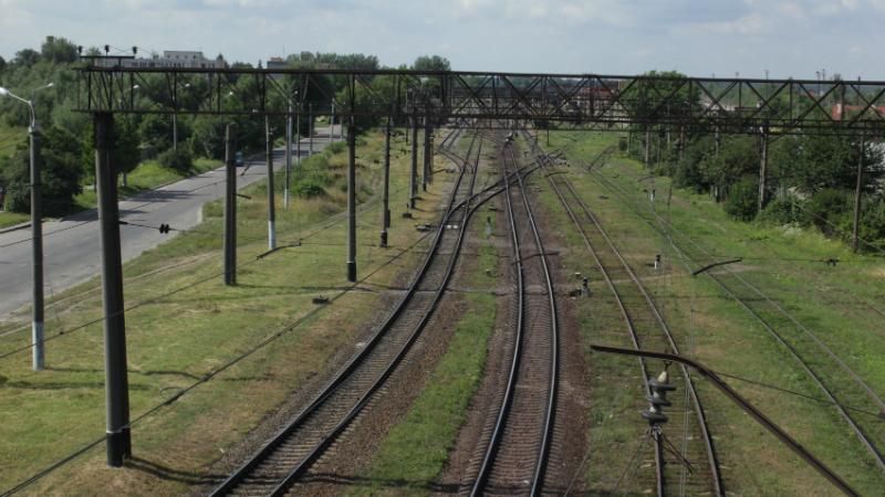 Сольвар получит контроль над парком грузовых вагонов УЗ, — политолог