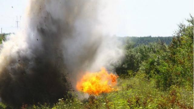 Авто з військовими підірвалося на Донеччині, є поранені 