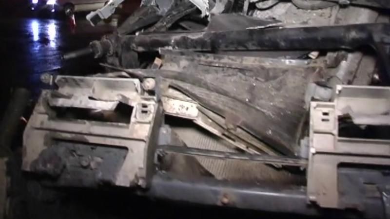 Дві вантажівки зіткнулися у Києві Дві вантажівки зіткнулися у Києві