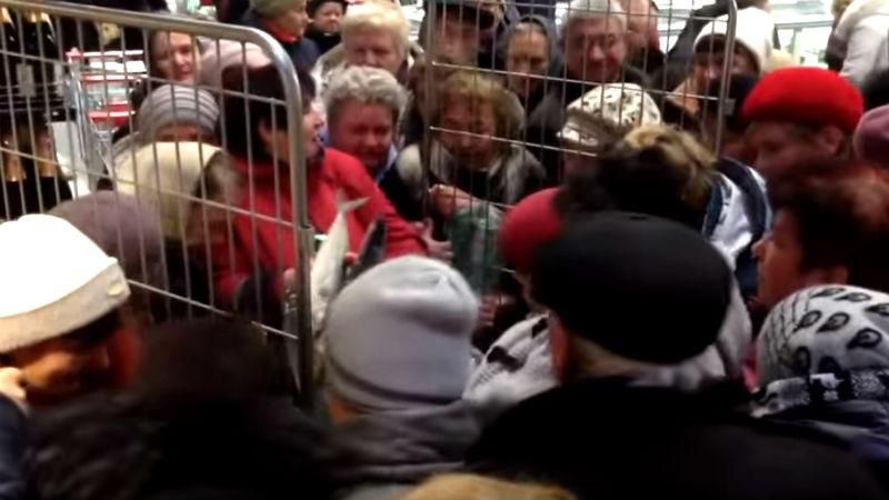 У Києві пенсіонери влаштували "голодні ігри" 