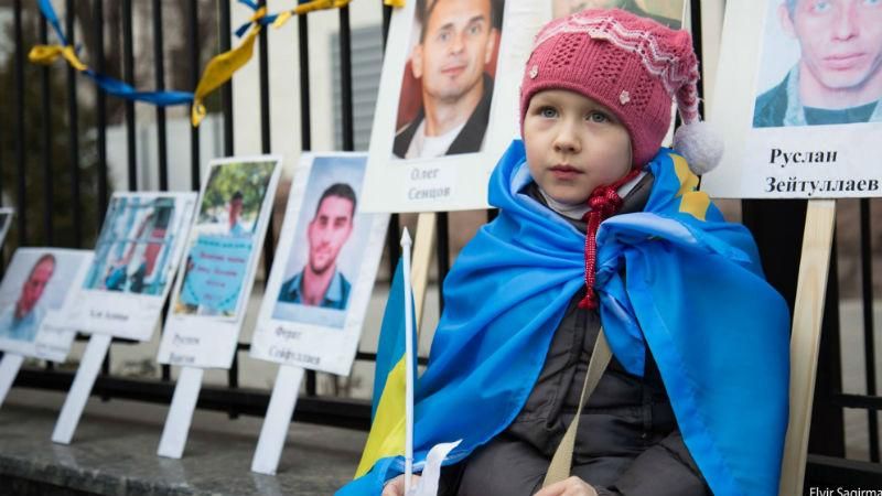 Переселенці пікетують російське посольство у Києві