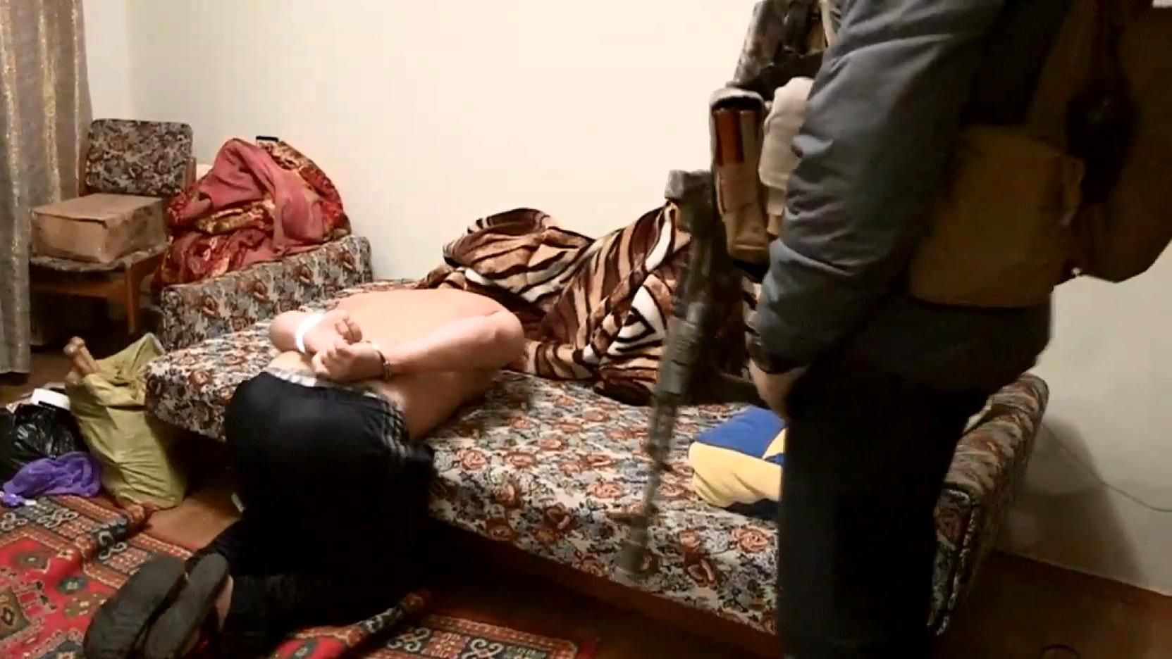 Жителі штурмованого будинку у Києві оговтуються від пережитого Жителі штурмованого будинку у Києві оговтуються від пережитого