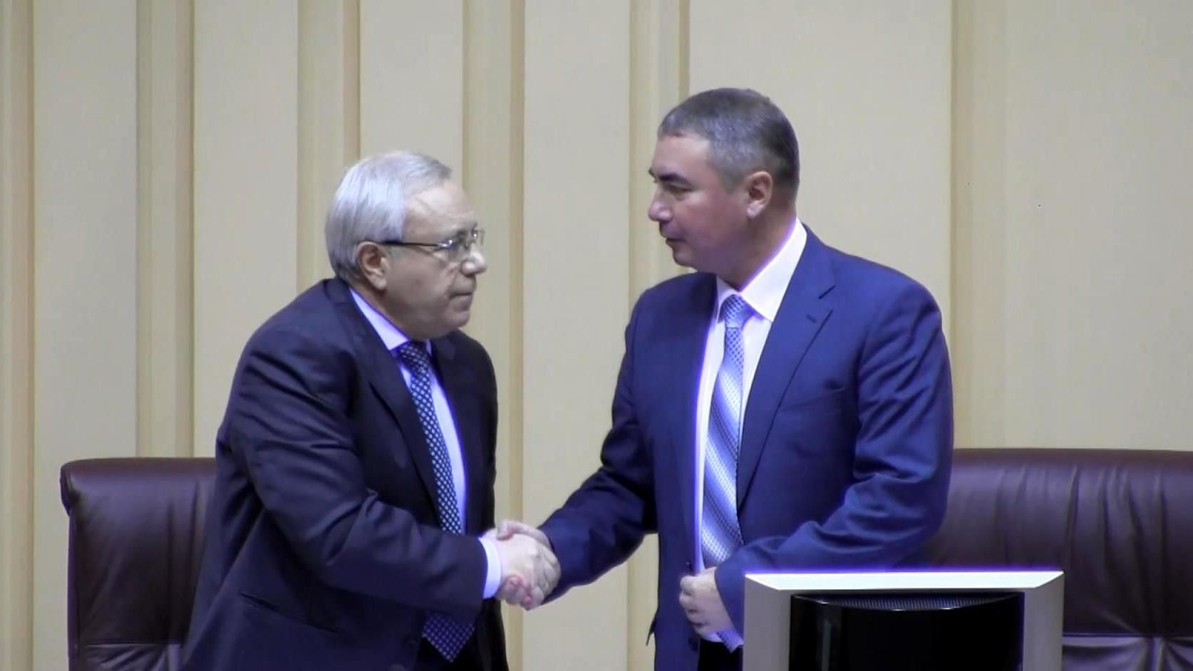 У Кривому Розі секретаря міської ради привітали вигуками "ганьба" У Кривому Розі секретаря міської ради привітали вигуками "ганьба"