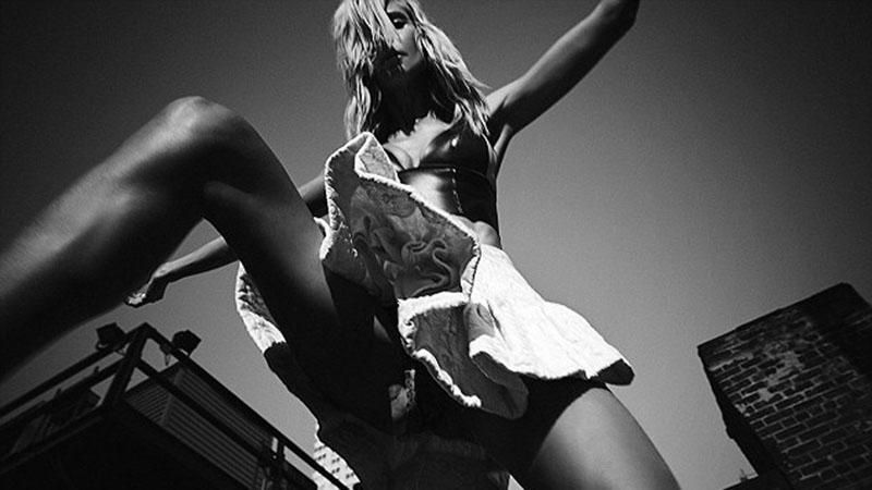 Известная американская модель показала соблазнительные формы Известная американская модель показала соблазнительные формы