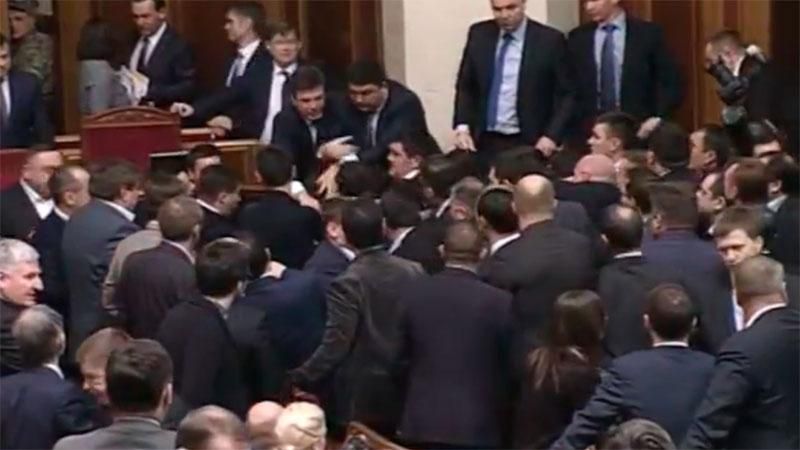 У Раді відбулася жорстока бійка між депутатами