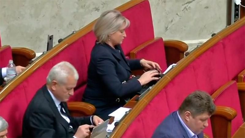 Жену Луценко поймали на грандиозном кнопкодавстве Жену Луценко поймали на грандиозном кнопкодавстве