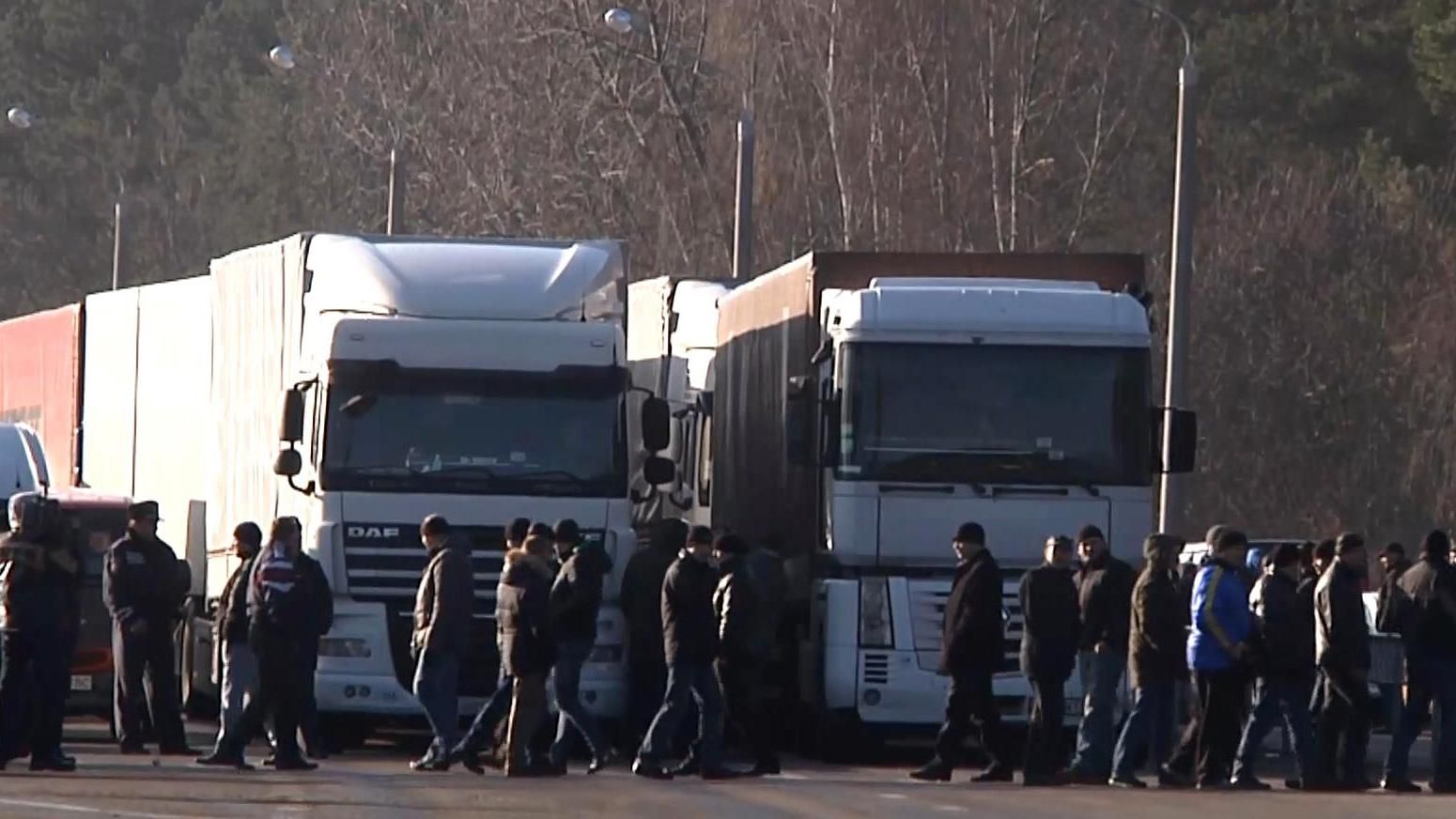 Волынские шахтеры устали от обещаний и перекрыли международную трассу Волынские шахтеры устали от обещаний и перекрыли международную трассу