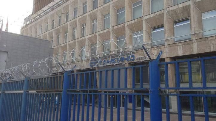 Один із символів Москви обнесли колючим дротом Один із символів Москви обнесли колючим дротом