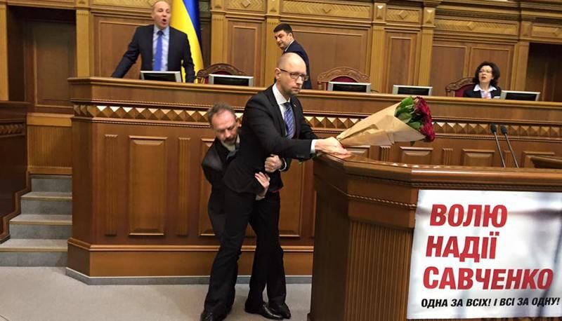 ТОП-новости: в Раде подрались из-за Яценюка, Совбез ООН провел заседание по Украине ТОП-новости: в Раде подрались из-за Яценюка, Совбез ООН провел заседание по Украине