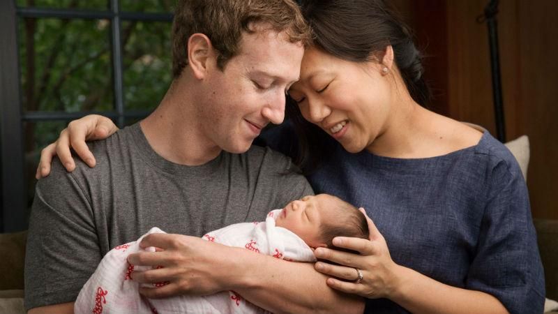 Цукерберг опубликовал фото, как он играет с маленькой дочкой Цукерберг опубликовал фото, как он играет с маленькой дочкой