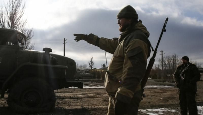 Боевики всю ночь стреляли по украинским военным: список "горячих точек" Боевики всю ночь стреляли по украинским военным: список "горячих точек"