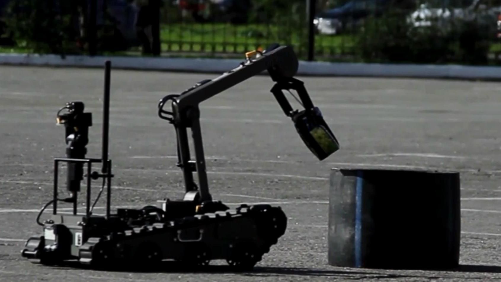 Техніка війни.Саперів України оснащують за світовими стандартами, ІД тепер тренує авіатерористів Техніка війни.Саперів України оснащують за світовими стандартами, ІД тепер тренує авіатерористів