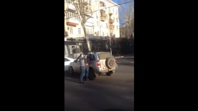 Як оформляють ДТП у Донецьку: в кого пістолет, той і правий