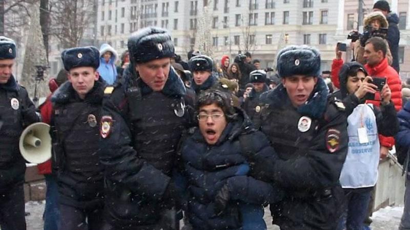 В Москве на государственный праздник разогнали мирных активистов