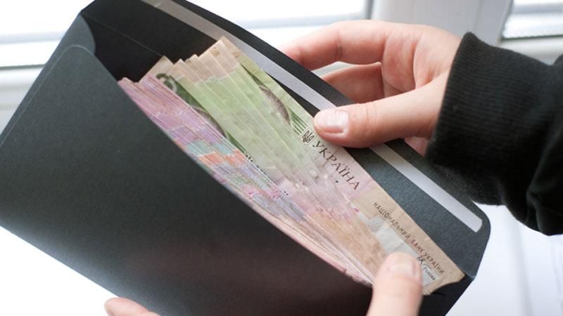 Стали відомі зарплати українців у 2016-му Стали відомі зарплати українців у 2016-му