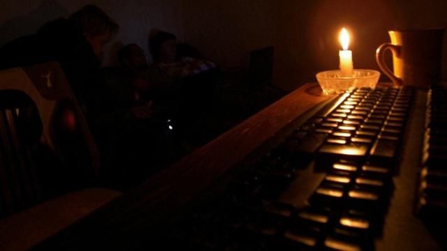 Часть крымчан снова сидит в темноте