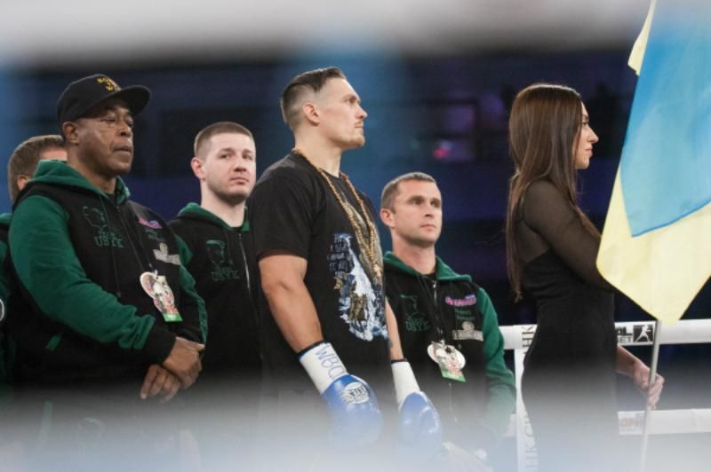 Эмоции Усика во время боя с кубинцем в подборке фото Эмоции Усика во время боя с кубинцем в подборке фото