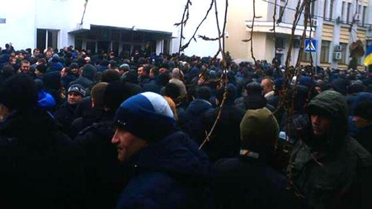 Уволенные милиционеры вышли на массовый митинг Уволенные милиционеры вышли на массовый митинг