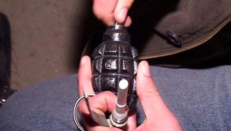 Число жертв террористов на Донбассе растет: боевик подорвал гранатой женщину Число жертв террористов на Донбассе растет: боевик подорвал гранатой женщину