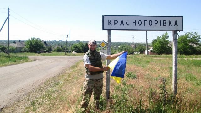 У найбільш антиукраїнському селищі на Донбасі засумували за українськими каналами, — журналіст