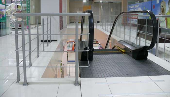 Руссиянин убился в торговом центре на эскалаторе Руссиянин убился в торговом центре на эскалаторе