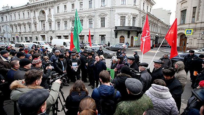 Російські далекобійники провели акцію під носом у Путіна Російські далекобійники провели акцію під носом у Путіна